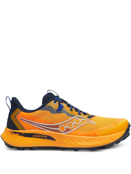 Saucony: Оранжевые кроссовки  Peregrine