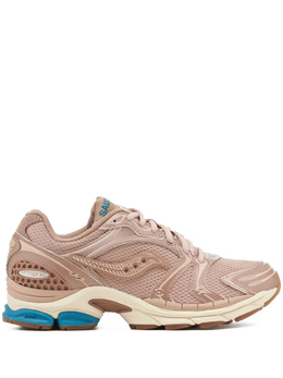 Saucony: Кроссовки 
