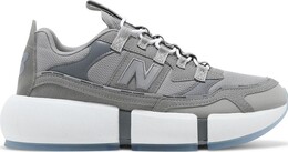 New Balance: Серебристые кроссовки  Vision Racer