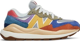 New Balance: Серебристые кроссовки  57/40