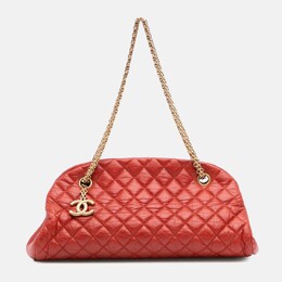 Chanel: Красная сумка 