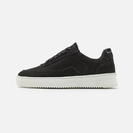 Filling Pieces: Чёрные кроссовки 