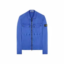 Stone Island: Яркая куртка 