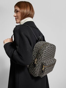 Emporio Armani: Чёрный рюкзак 