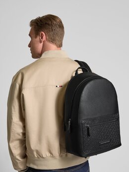 Tommy Hilfiger: Чёрный рюкзак 