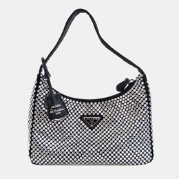 Prada: Чёрная сумка 