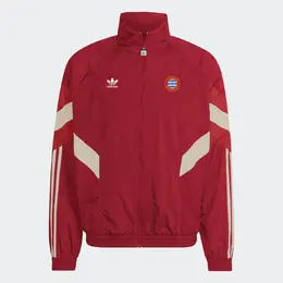 Adidas: Красная куртка 