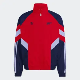 Adidas: Красная куртка 
