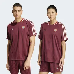 Adidas: Винтажная футболка 