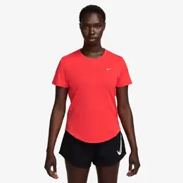 Nike: Красная футболка 
