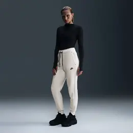 Nike: Спортивные брюки  Tech
