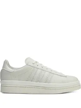 adidas: Белые кроссовки 