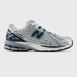 New Balance: Серые кроссовки 