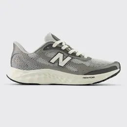 New Balance: Серые кроссовки 