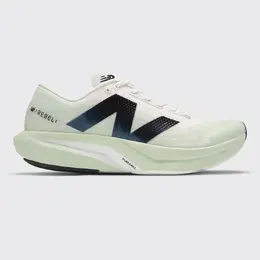 New Balance: Зелёные кроссовки 