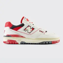 New Balance: Белые кроссовки  550
