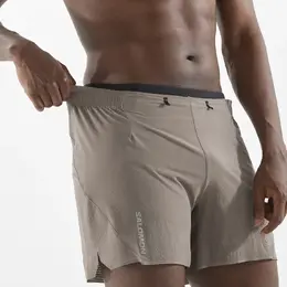 Salomon: Красные шорты 