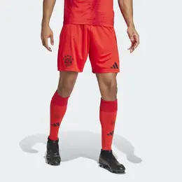 Adidas: Красные шорты 