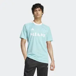 Adidas: Спортивная футболка 