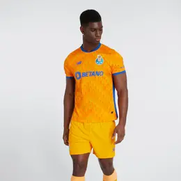 New Balance: Оранжевая футболка 