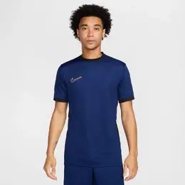 Nike: Тёмная футболка 