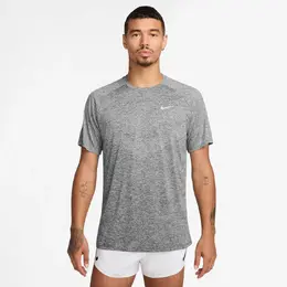 Nike: Серая футболка 