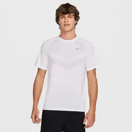 Nike: Белая футболка 