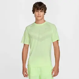 Nike: Жёлтая футболка 