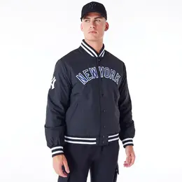 NEW ERA: Чёрная куртка 