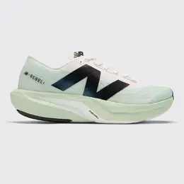 New Balance: Зелёные кроссовки 