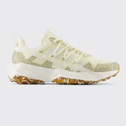 New Balance: Бежевые кроссовки 