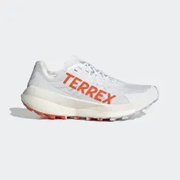 Adidas: Белые кроссовки  Terrex