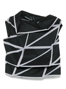 132 5. Issey Miyake: Жаккардовый топ 