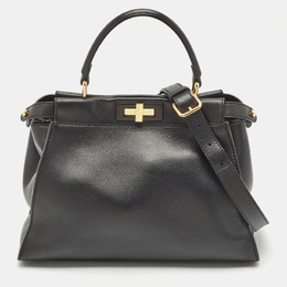 Fendi: Чёрная сумка  Peekaboo