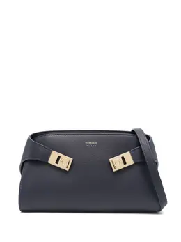 Ferragamo: Голубая сумка 