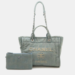 Chanel: Светлая сумка-шоппер 
