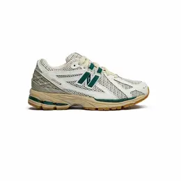 New Balance: Зелёные кроссовки 