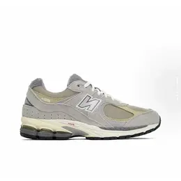 New Balance: Бежевые кроссовки  2002R
