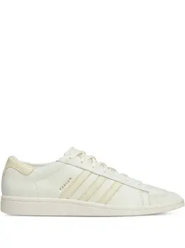 adidas: Светлые кроссовки 