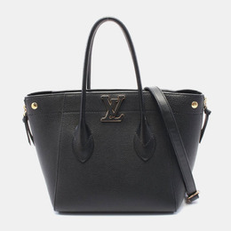 Louis Vuitton: Чёрная сумка 