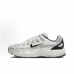 Nike: Серебристые кроссовки 