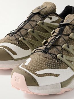 Salomon: Зелёные кроссовки 
