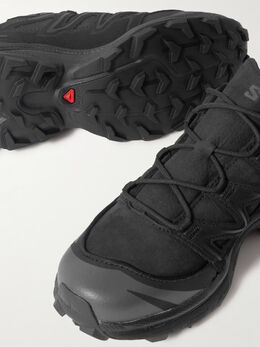 Salomon: Чёрные кроссовки 