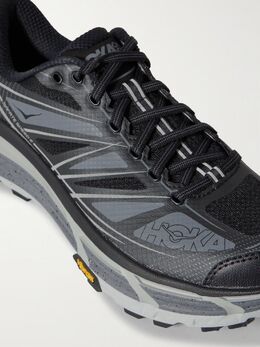 HOKA: Чёрные кроссовки 