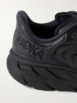 HOKA: Чёрные кроссовки 