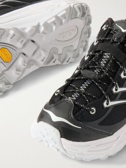 HOKA: Чёрные кроссовки 