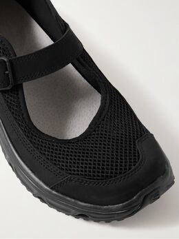 Salomon: Чёрные кроссовки 
