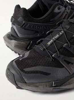 Salomon: Чёрные кроссовки 