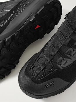 Salomon: Чёрные кроссовки 