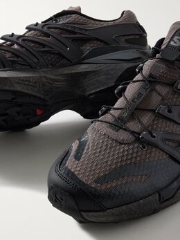 Salomon: Чёрные кроссовки 